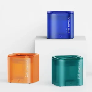 Fontaine au design coloré pour chat